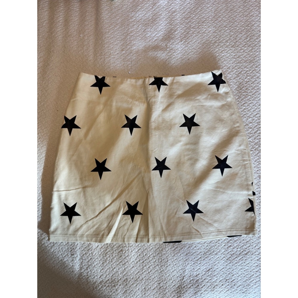 Le Lis Collection Cream Faux Leather Star Print Mini Skirt Medium